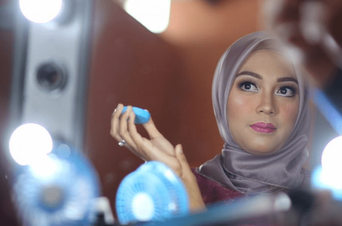 The Heartwarming Glow of Beauty on Cilacap's Shores